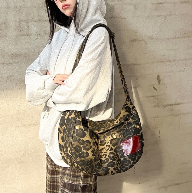 Leopard print women's large-capacity 2024 new autumn and winter versatile casual crossbody bag, single-shoulder commuting fashion dumpling bag full figure
