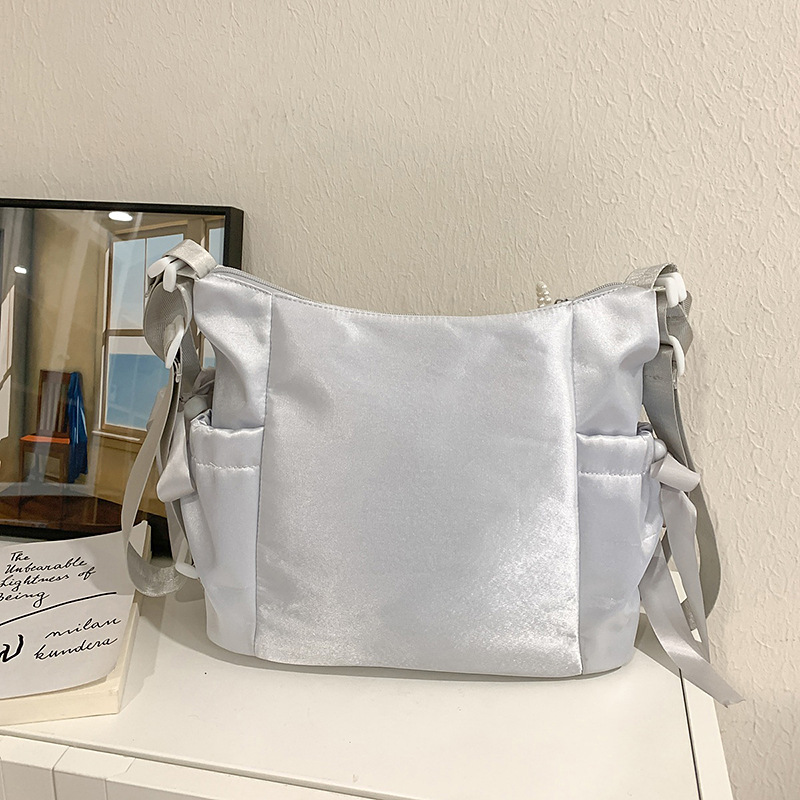 The new high-appeartion-level college style sweet and cute transparent smug pain bag is a versatile commuting crossbody bag for primary and junior high school students Specification drawing