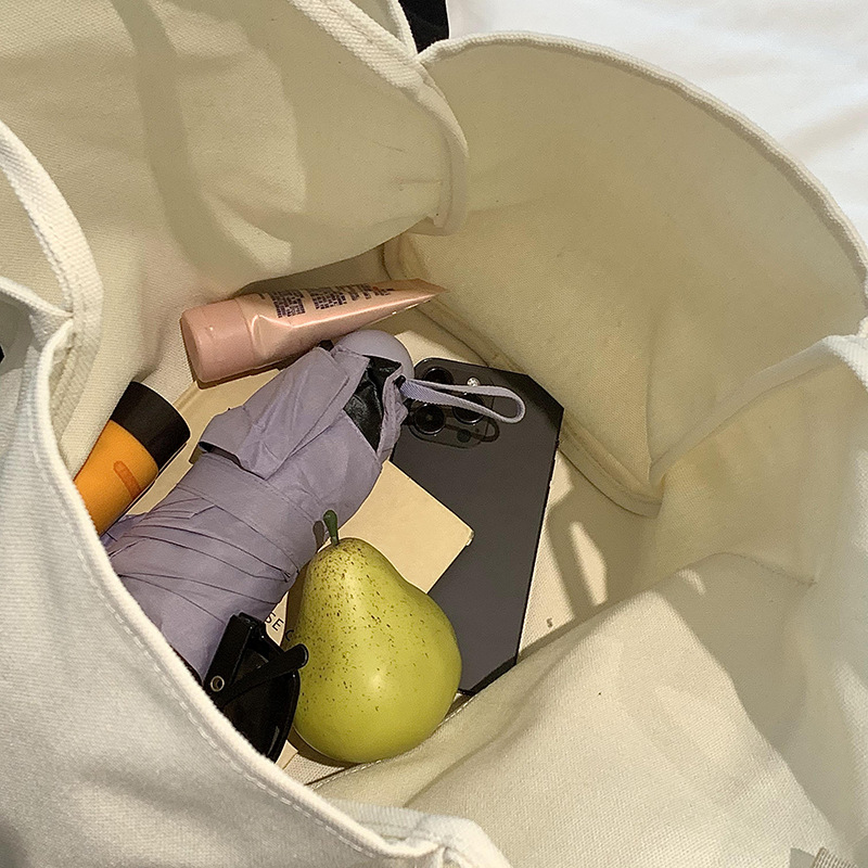 Large-capacity canvas bag for women, new 2024 trendy summer, Korean-style laid-back single-shoulder bag, student commuting tote bag Application Scenario