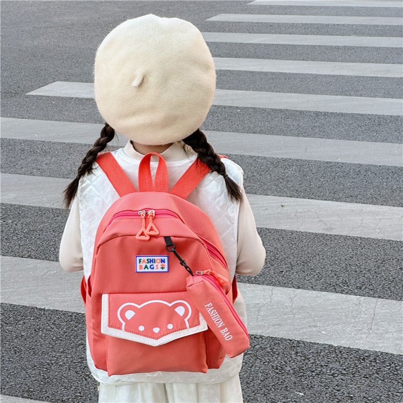 Cute kindergarten schoolbags for girls, travel bags for primary school boys, and casual backpacks Application Scenario