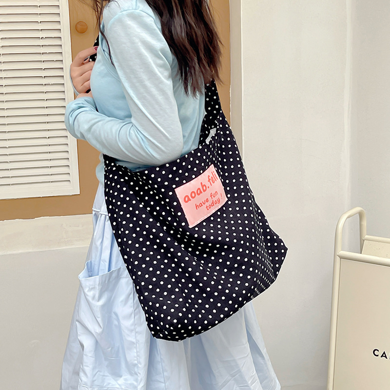 Korean-style Instagram retro polka dot niche individuality crossbody bag, cute and versatile single-shoulder bag for girls and students, tote bag full figure