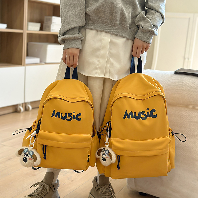 Japanese-style ins spring outing versatile schoolbag, niche design, American retro large-capacity backpack, lightweight travel backpack full figure