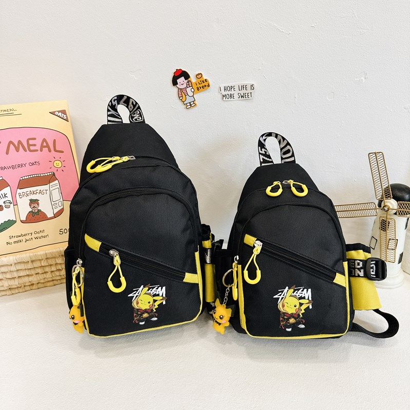 For children traveling outdoors, backpacks are often used. They are light, cute and have large capacity. Boys' chest bags and trendy single-shoulder and double-shoulder bags Specification drawing