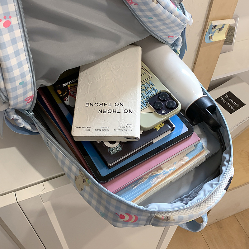 Japanese-style Instagram fresh, sweet and cute 2D checkered backpack, a large-capacity backpack with contrasting colors for junior and senior high school students Application Scenario
