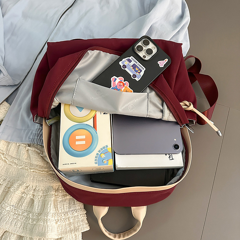 A lightweight Japanese minimalist student backpack, a new Japanese ins casual and versatile lightweight backpack for travel and shopping Application Scenario