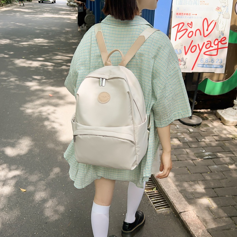 Outdoor leisure large-capacity travel backpack, waterproof, lightweight and versatile, commuting computer backpack, high-end schoolbag details Picture
