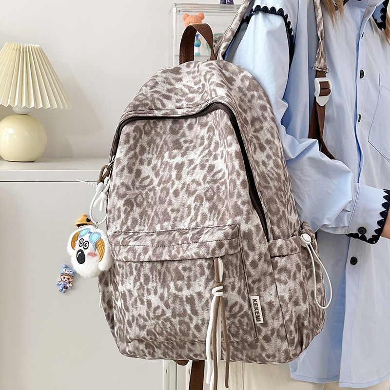Japanese-style ins leopard print college student backpack, unique and versatile, niche and fashionable backpack, casual travel backpack details Picture