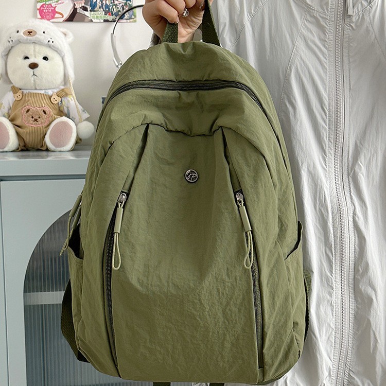 Korean version, Japanese style, large-capacity backpack, multi-functional, simple and versatile, lightweight, outdoor travel, water-resistant small backpack Application Scenario