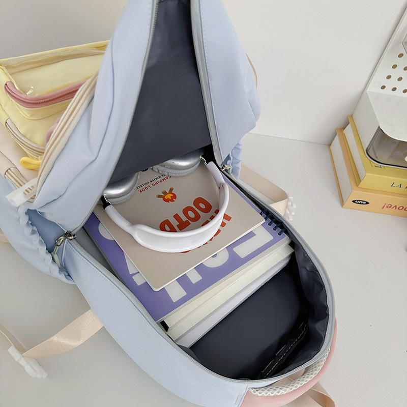 A new high-appearance-level, fresh and sweet school-style backpack from Japanese Instagram. It's a multi-layered backpack for students Application Scenario