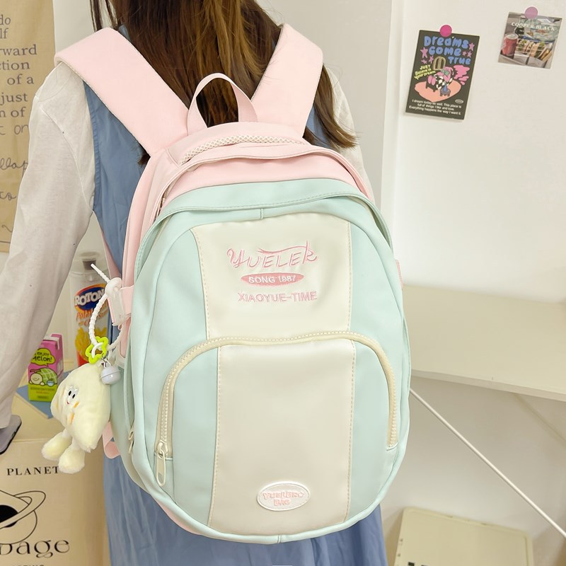 A new high-appearance-level, fresh and sweet color-blocking backpack from Japanese ins, a lightweight travel backpack for junior and senior high school students full figure