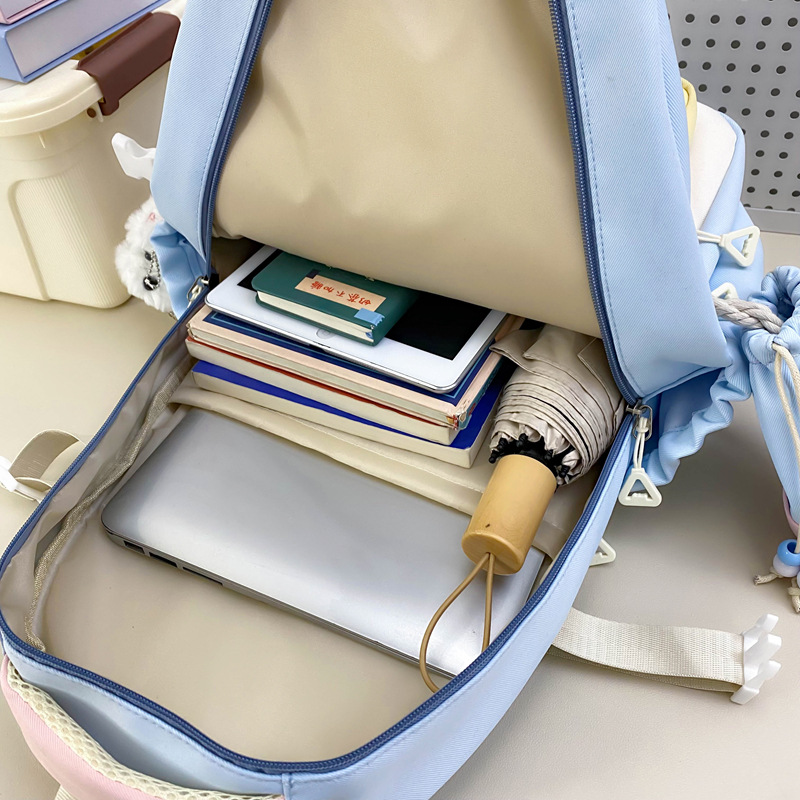 The new dopamine Korean-style fresh and cute schoolbag is versatile, sweet and adorable. It's a casual commuting and after-school bag Application Scenario
