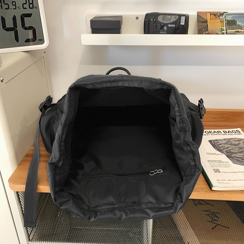 2025 New trendy brand fashionable and versatile backpack, casual, lightweight, sports and travel large-capacity backpack, personalized schoolbag Application Scenario