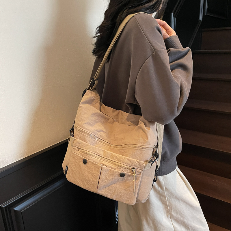 A new Korean-style ins multi-pocket crossbody bag with a high aesthetic level, a casual, simple, lightweight and large-capacity tote bag for women details Picture