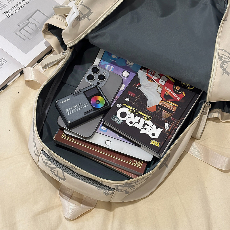 A new Japanese Instagram-style backpack with a high level of appearance. It's a cute schoolbag for primary school students and a student backpack in a school style Application Scenario