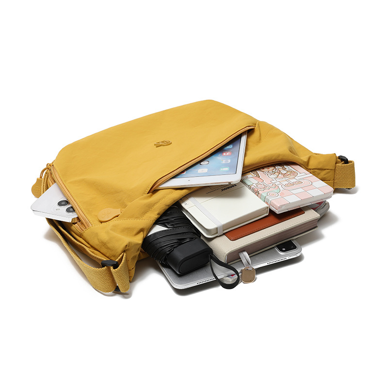 A new Korean-style Instagram casual, simple, lightweight and versatile crossbody bag for women with a laid-back and stylish look Application Scenario