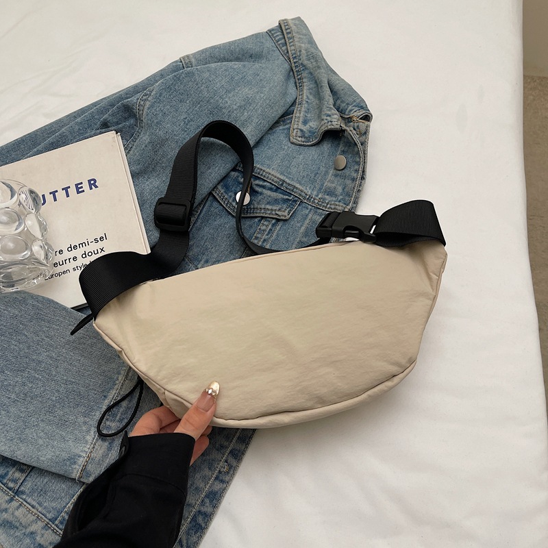 Spring casual chest bag, men's trendy crossbody bag, lightweight phone bag, student Japanese-style sports small backpack, single-shoulder bag Application Scenario
