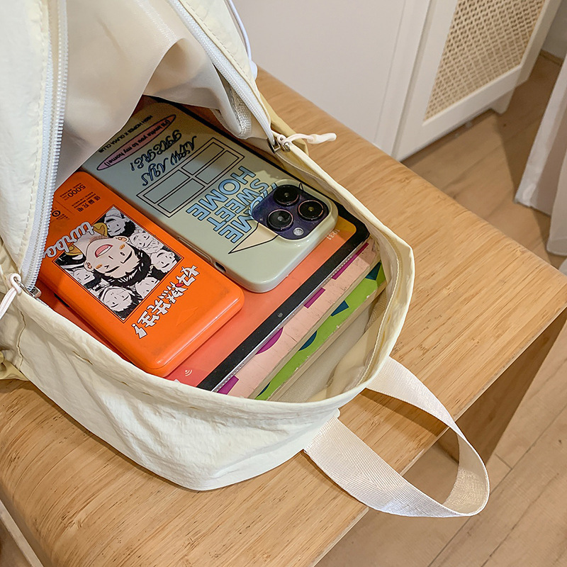 A new Japanese-style Instagram retro, fresh and sweet color-blocking backpack for female college students, a lightweight travel backpack Application Scenario