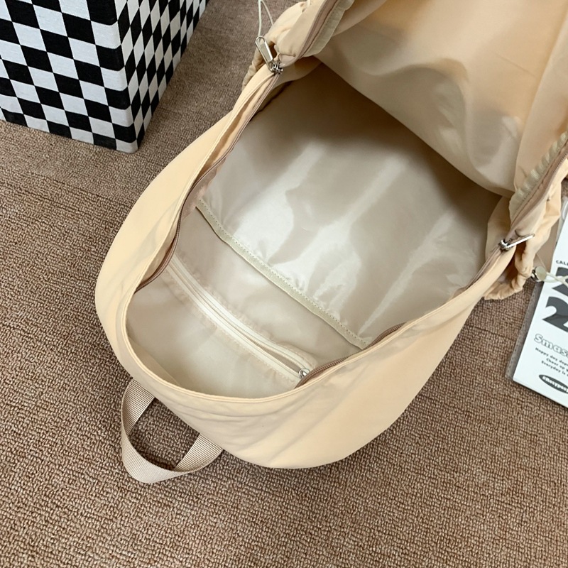 A new Korean-style laid-back schoolbag in a sweet solid color for junior and senior high school campuses, a fresh and versatile fashionable backpack Application Scenario