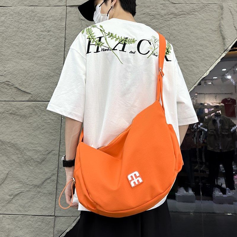 The new Japanese-style laid-back single-shoulder bag, large-capacity casual and cool canvas bag, simple, lightweight and versatile commuting dumplings full figure