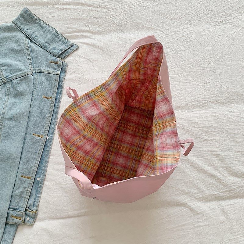 Korean-style large-capacity checkered bag, school-style color-blocking double bread, laid-back tote bag, fresh and casual single-shoulder bag Application Scenario
