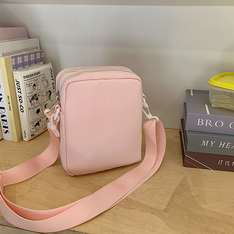 2025 New cute checkered shoulder bag, pain bag, artistic style, versatile crossbody bag, casual, light and sweet backpack Specification drawing