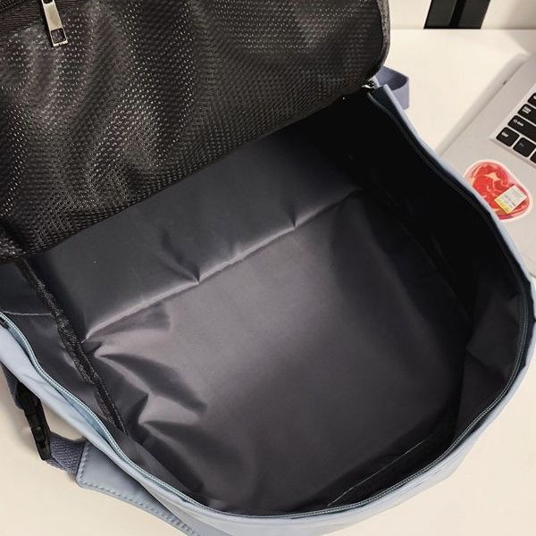 New large-capacity backpacks for men, pu sports and trendy couple backpacks, water-resistant backpacks for junior and senior high school students Application Scenario