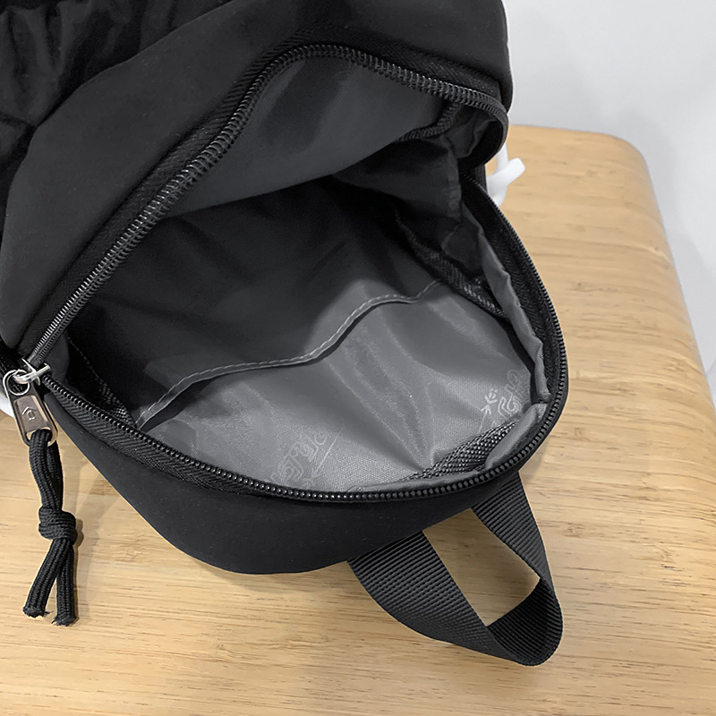 Simple, fashionable, high-end, versatile single-shoulder bag, fresh and light travel bag, casual, niche and sweet drawstring backpack Application Scenario