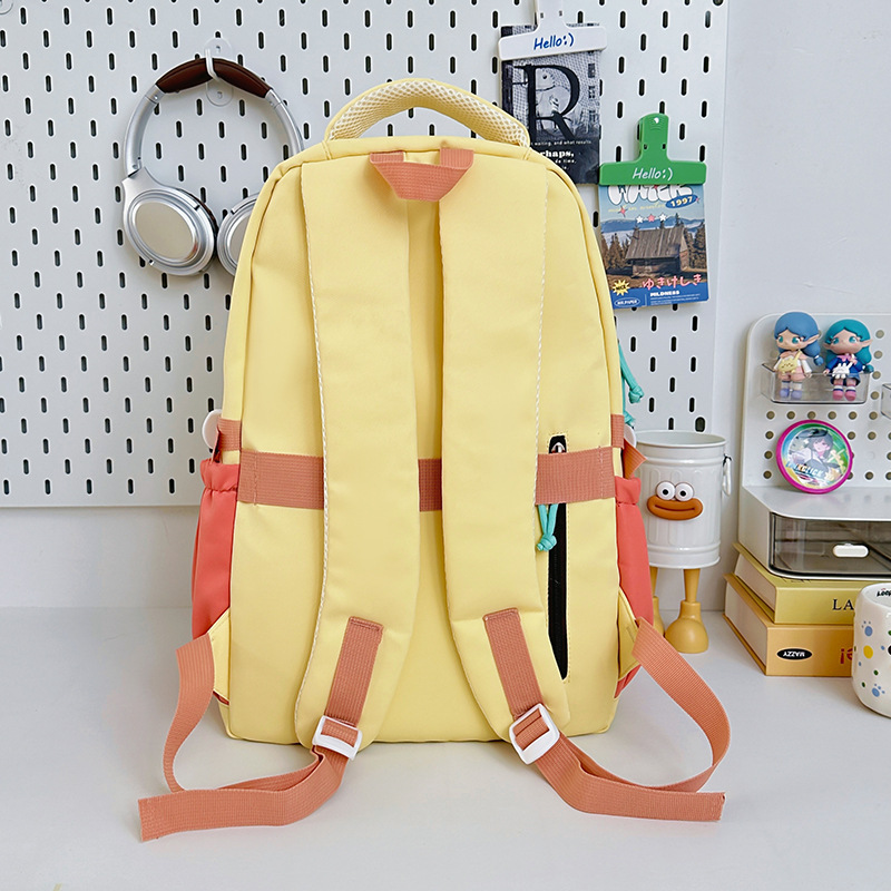 A new high-appeal, fresh and sweet color-blocking backpack with multiple pockets for junior and senior high school students. It is a lightweight and large-capacity backpack Specification drawing