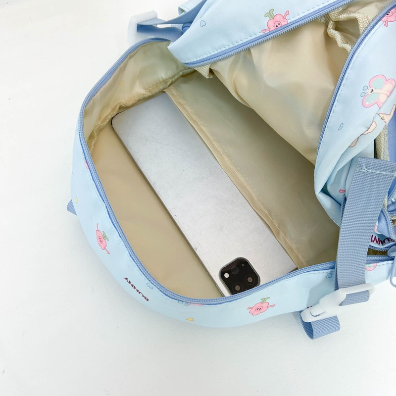 High-appearance-level pain-bag schoolbag, new forest-style women's backpack, large-capacity university women, lightweight and versatile bag for campus shopping Application Scenario