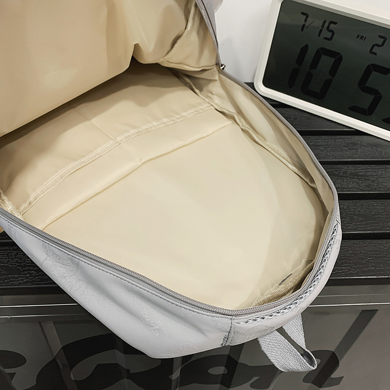 Korean version versatile schoolbag for junior and senior high school students, forest-style casual commuting backpack, high appearance level and simple computer backpack Application Scenario