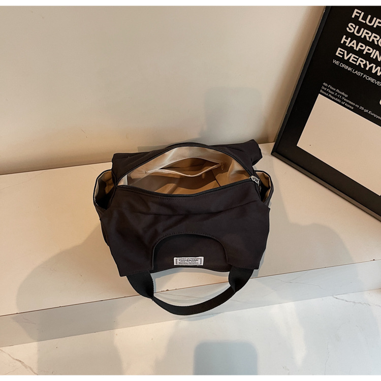 A Japanese-style InS-style retro single-shoulder bag for commuting, a niche design sense canvas bag, and a simple solid color casual commuting crossbody bag Specification drawing