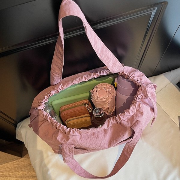 The new Korean-style ins high-quality, fresh candy-colored tote bag is simple, lightweight and a large-capacity crossbody bag for shopping Application Scenario