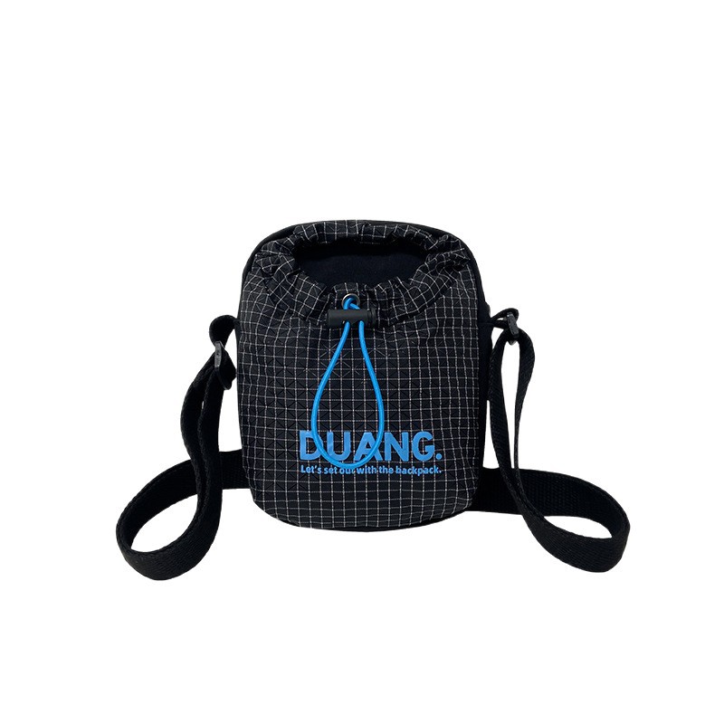 A new high-appeal letter-style portable and lightweight crossbody bag for commuting and hiking, a simple and casual crossbody bag for both men and women Item Picture