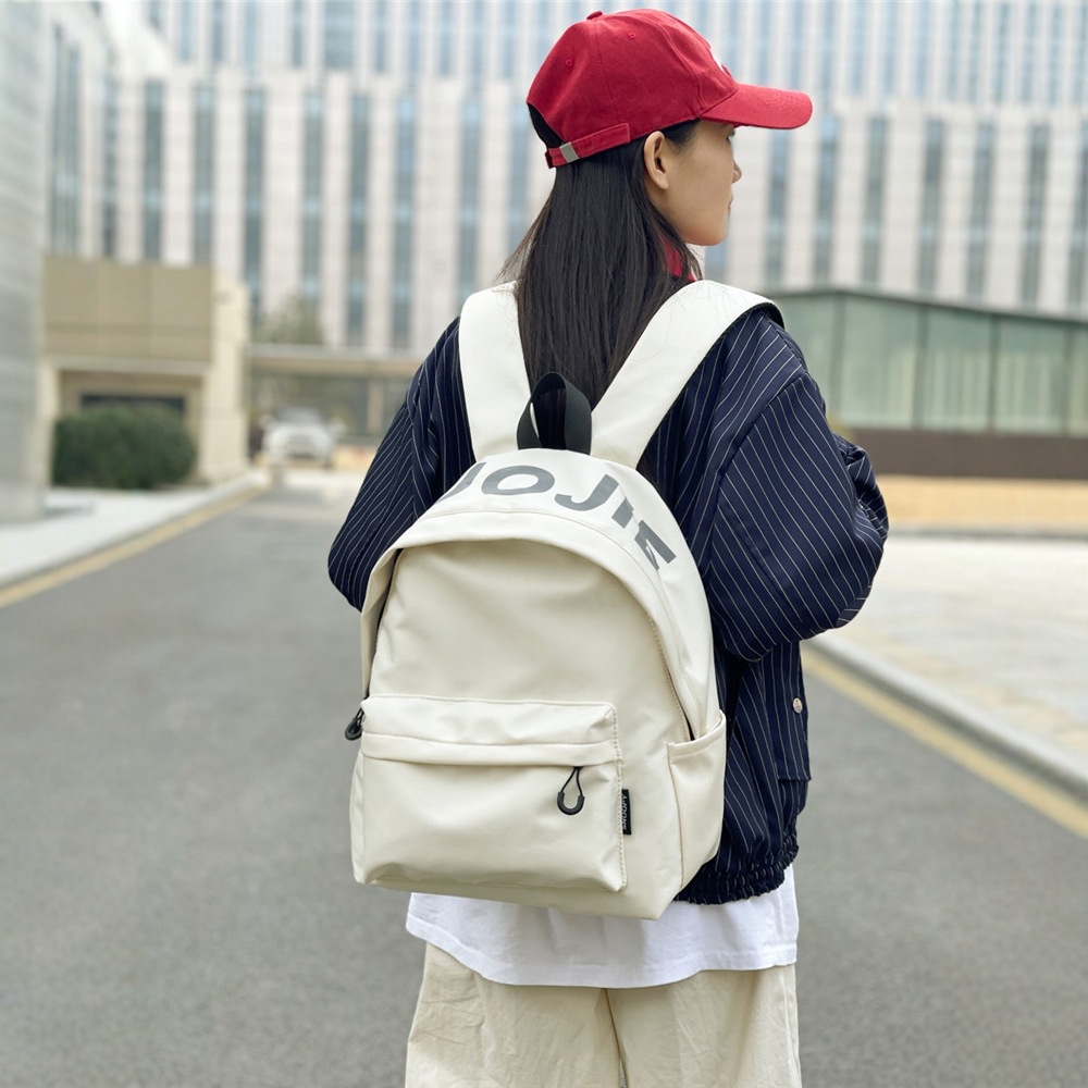 A Japanese-style Instagram student's versatile schoolbag with a schoolgirl style and a lightweight travel backpack full figure