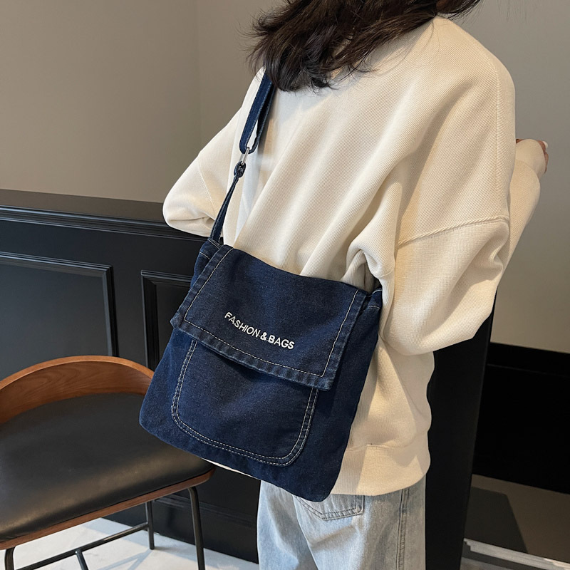 Relaxed large-capacity bag for women, new Spring 2025 denim single-shoulder bag for students, casual and versatile crossbody bag full figure