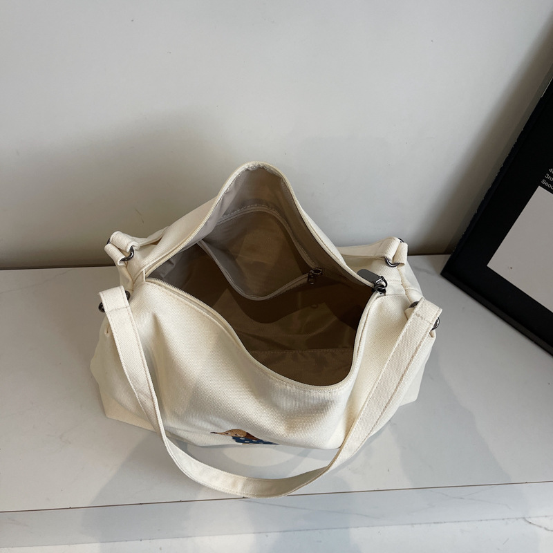 2025 New Korean Ins-style cute canvas crossbody bag, large-capacity laid-back tote bag, commuter dumpling bag Application Scenario