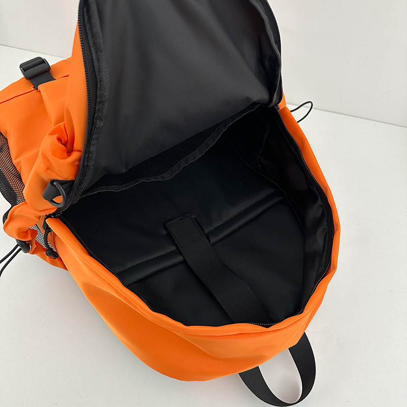 Lightweight backpacks for male college students with a niche design sense, hiking and outdoor mountain climbing bags, and casual travel bags for middle school students Application Scenario