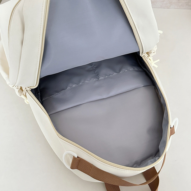 The new summer 2025 schoolbag, a forest-themed ins fresh and versatile backpack for middle school students in grades three to six Application Scenario