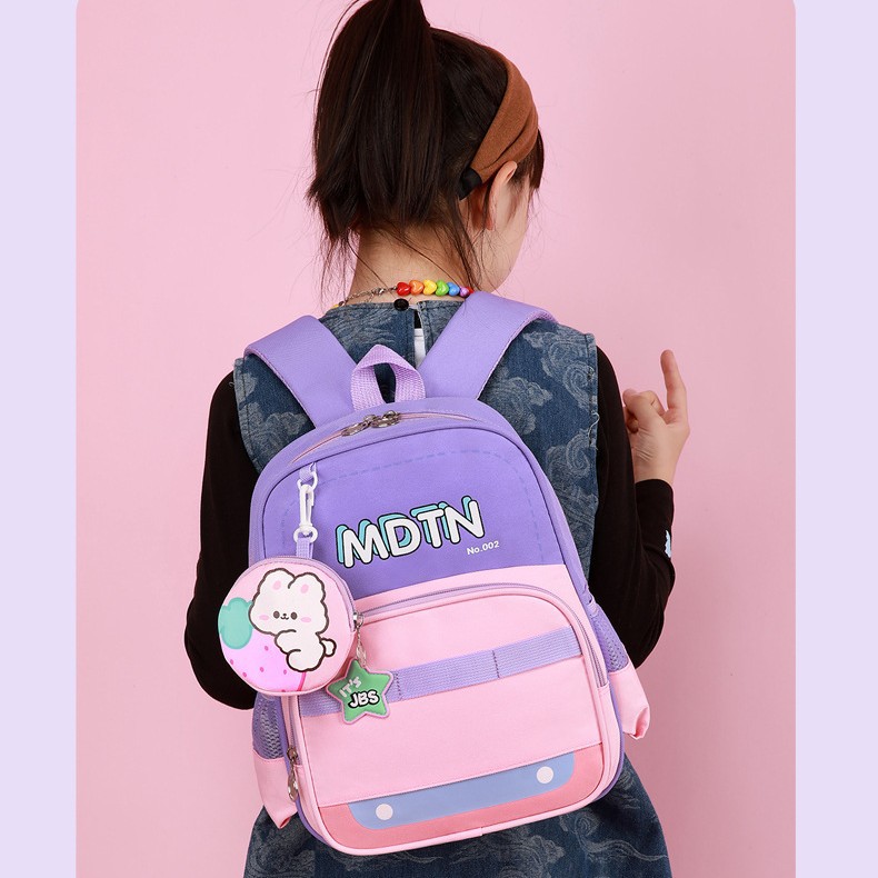 A new high-appearancelevel, sweet and cute schoolbag for primary school students in grades 1 to 3, with a large capacity for casual, light and commuting full figure