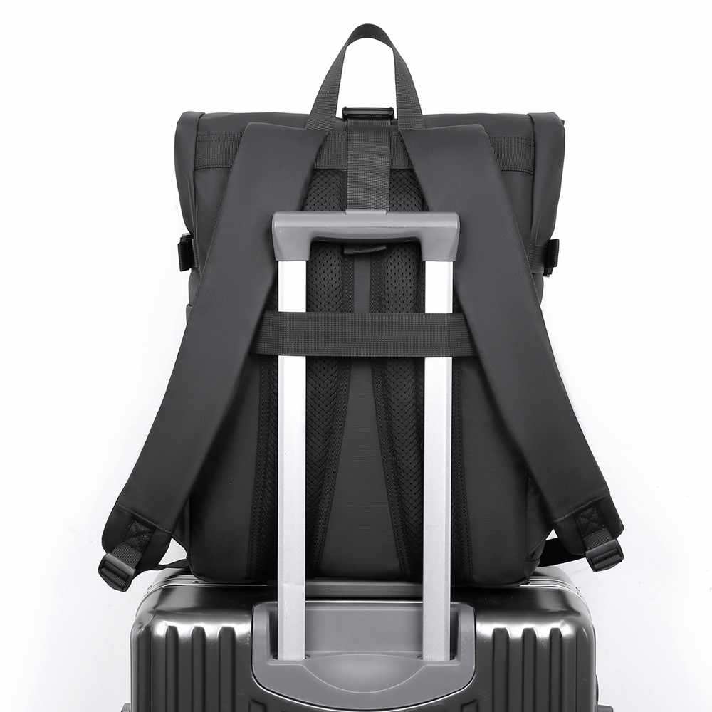 New backpack for men, large-capacity outdoor travel backpack, lightweight and casual commuting backpack for men Application Scenario