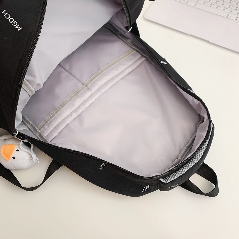 A girl with a schoolbag on Instagram, a cool and trendy college student's personality, a letter backpack with a high level of appearance, a multi-layered backpack for primary and secondary school students, and a boy Application Scenario