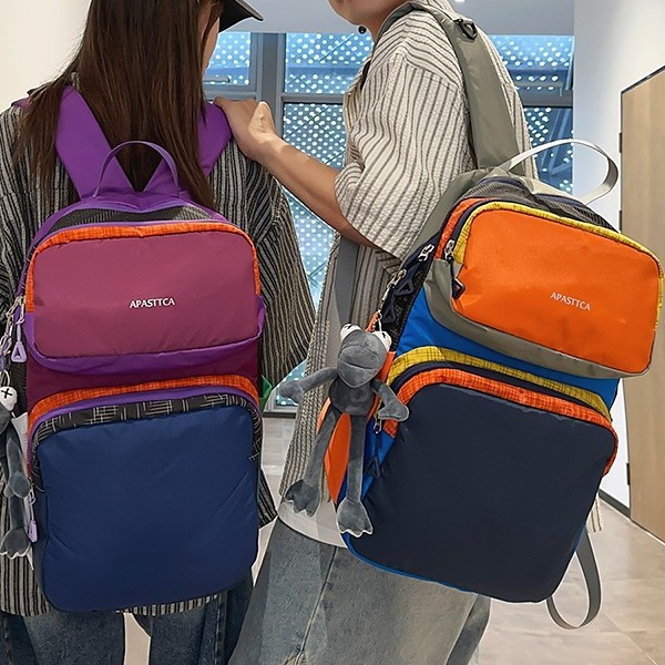 A new high-appeal, fresh and color-blocking travel bag from Forest-themed ins, a couple's lightweight backpack for mountain climbing and spring outings full figure