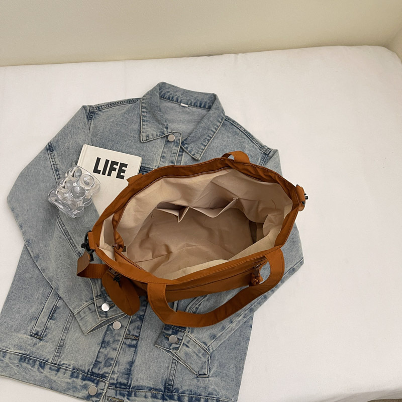 Korean-style tote bag for women, Japanese-style casual solid color simple single-shoulder bag, large-capacity student commuting bag for class at 8 a.m Application Scenario