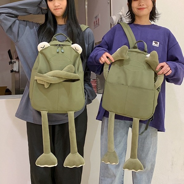 A new Korean style personalized backpack for girls, cute and ugly frog, creative and creative, versatile on Instagram, and a student casual backpack full figure