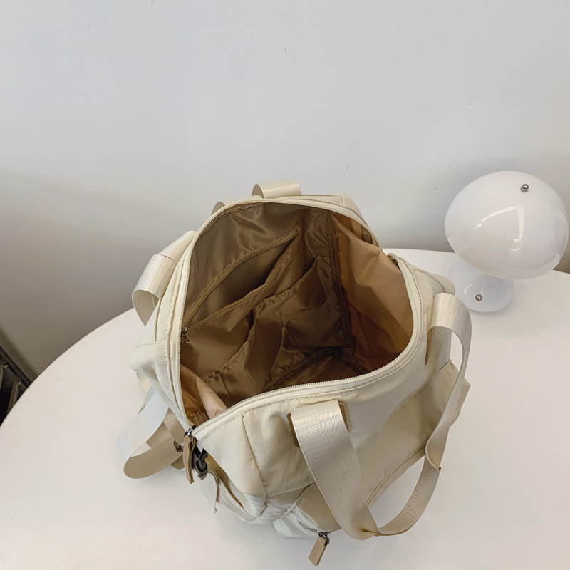 A new 2025 trendy travel backpack for women, with a high level of appearance. A versatile and fashionable backpack for women, with a large capacity that can be used on one shoulder Specification drawing