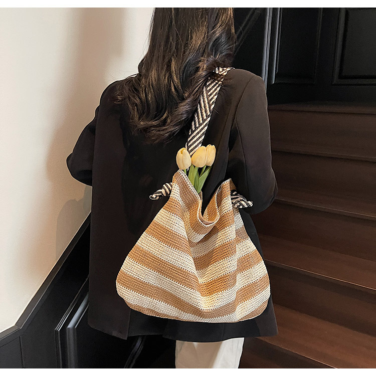 Fashionable large-capacity tote bag for women 2025 new style simple and casual single-shoulder bag striped woven handbag shopping bag full figure