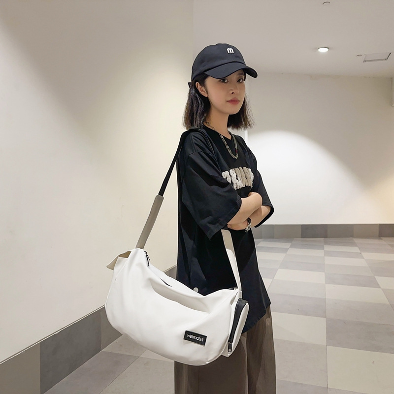 Large-capacity single-shoulder bag for men, versatile crossbody bag for outdoor sports, swimming and fitness, short-distance business trip luggage bag for women details Picture
