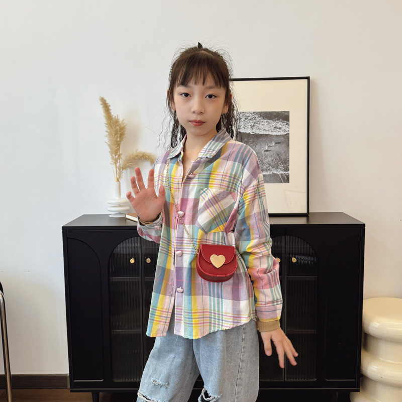 The new mini and exquisite children's crossbody bag for the summer of 2025 is fashionable, stylish and trendy. It features a cute little Chanel style for girls Application Scenario