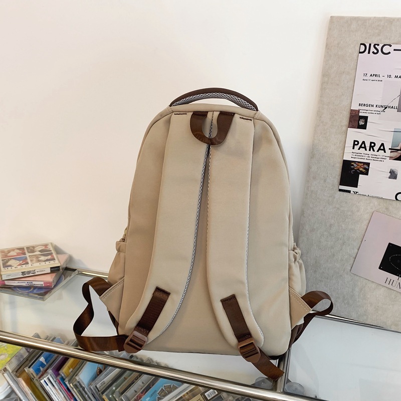 Japanese workwear style backpack with large capacity, American retro school style backpack for primary school students, sturdy and durable for men Application Scenario