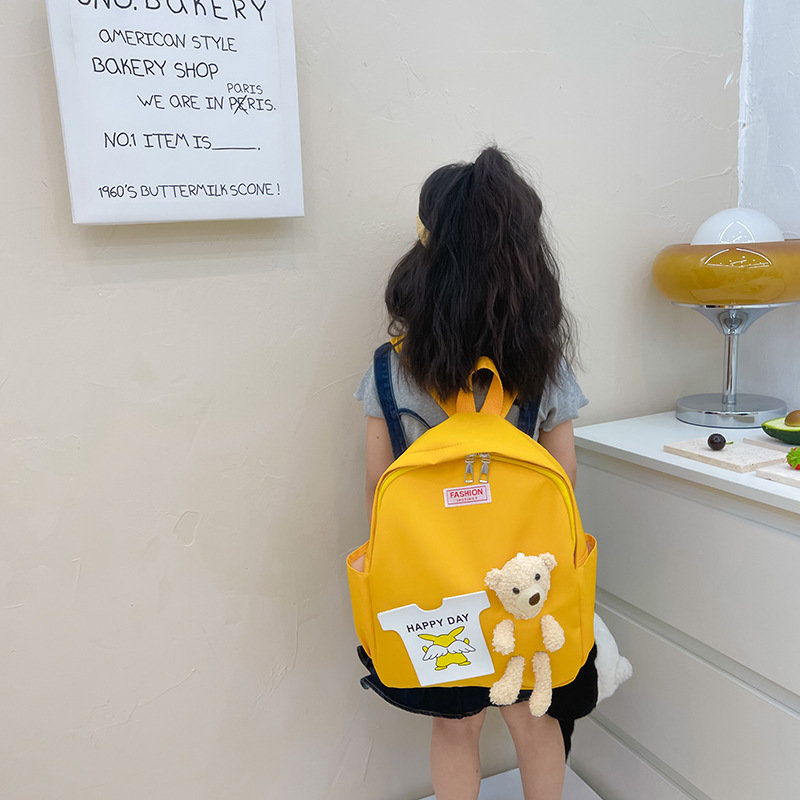 The 2022 new color-blocking large-capacity backpacks for boys and girls, Harajuku style schoolbags, and children's cartoon backpacks are in a trend details Picture